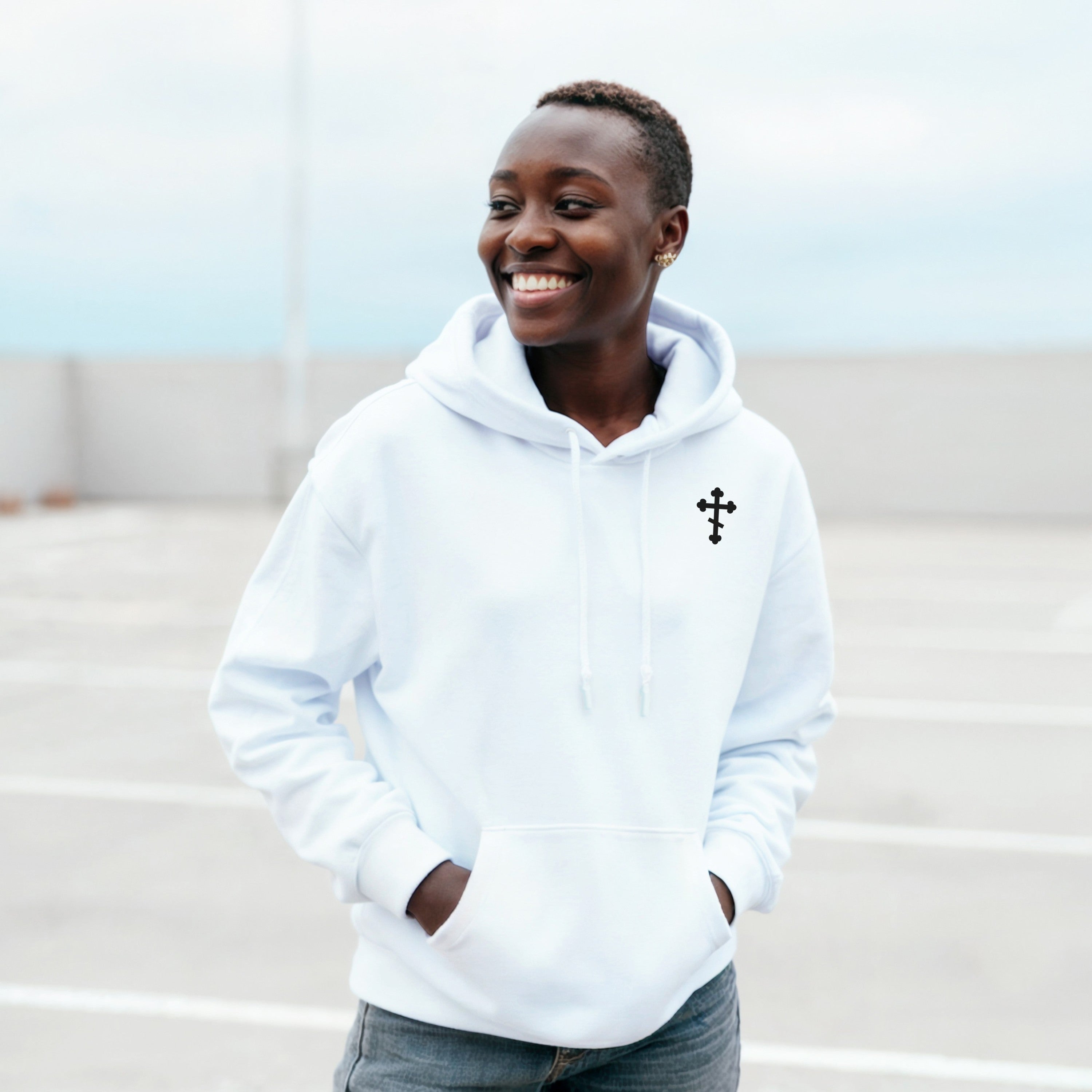 Hoodie mit kunstvoll verziertem orthodoxem Kreuz