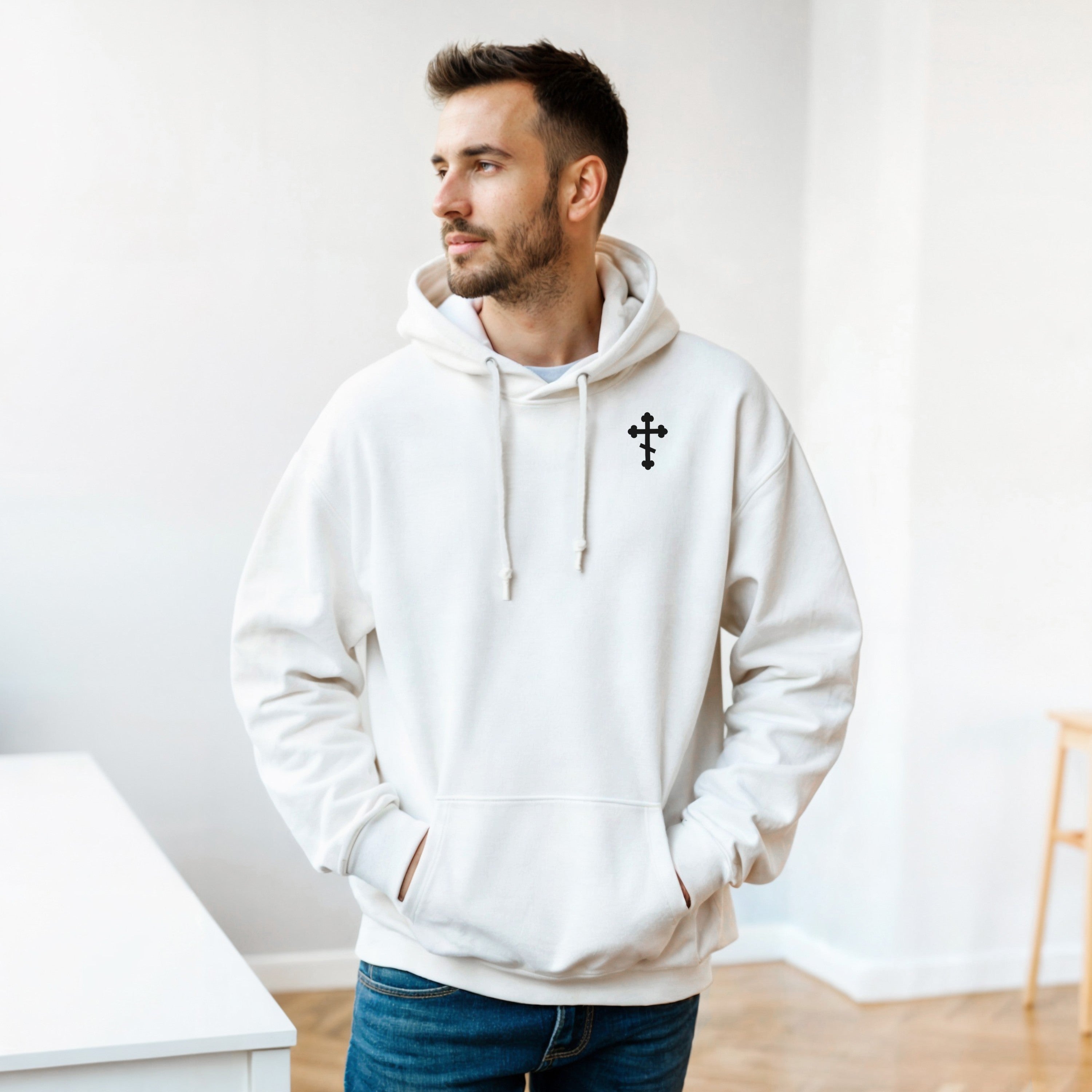 Hoodie mit kunstvoll verziertem orthodoxem Kreuz